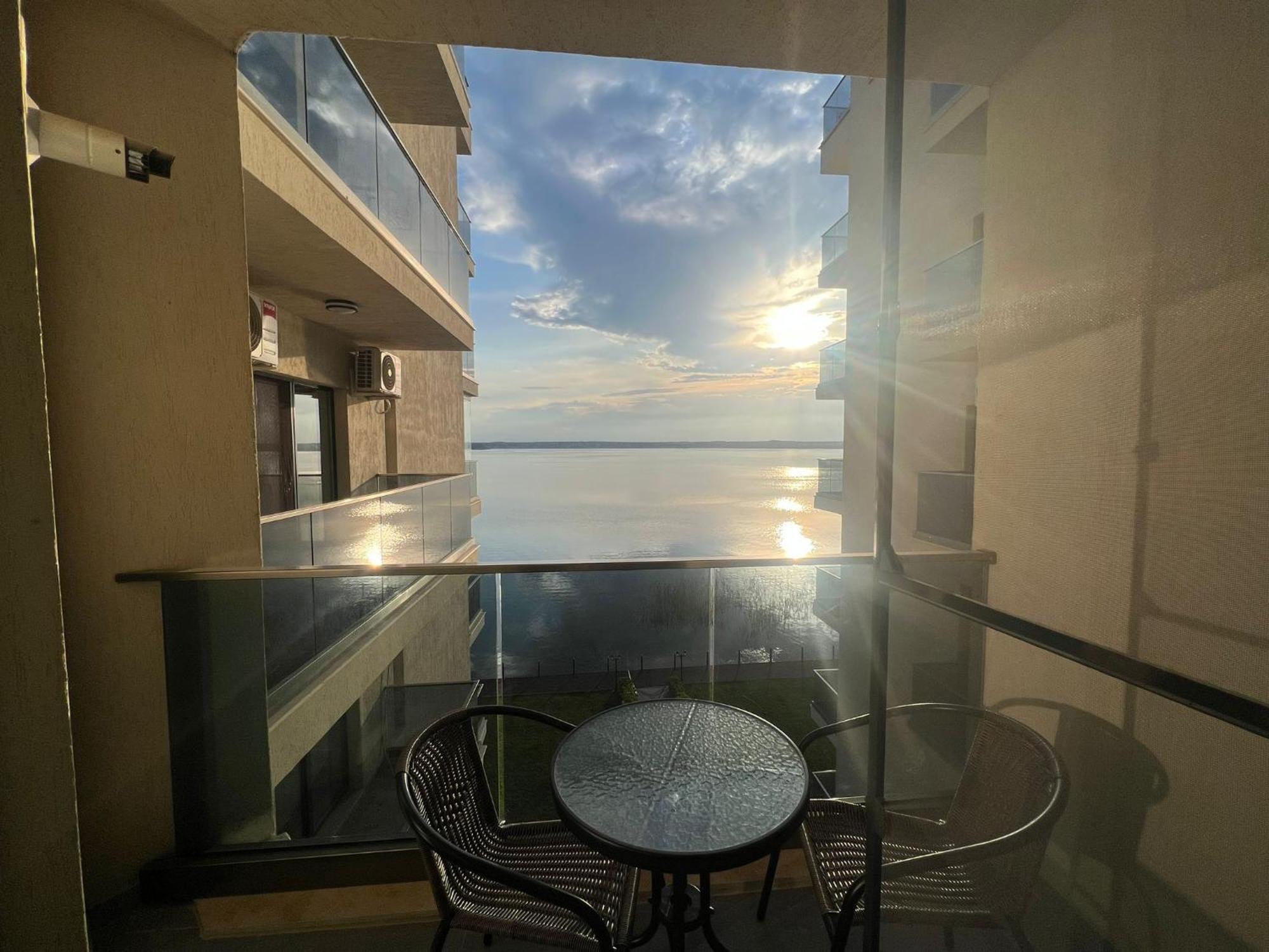 Kitty Studio Sunset Lake Lägenhet Mamaia Exteriör bild